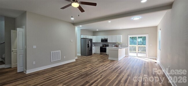 Building Photo - 2728 Crawford Ave