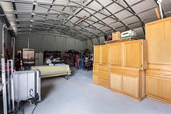 Building Photo - 2201 Cr 320