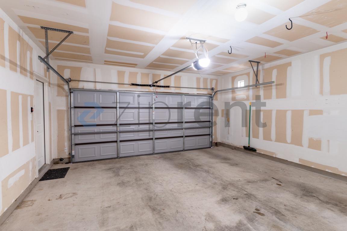Building Photo - Unit 28