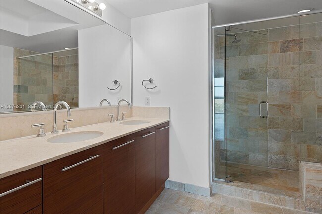 Building Photo - 2641 N Flamingo Rd