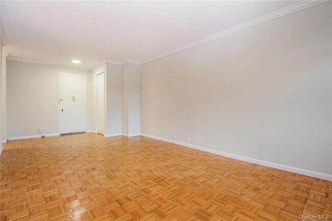 Building Photo - 35 N Chatsworth Ave