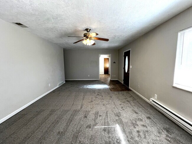 Building Photo - Charming West Side Upper-Level Duplex for ...