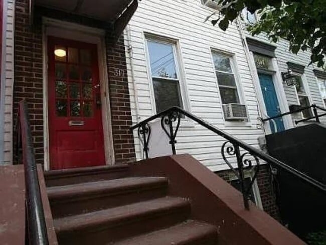 Building Photo - 317 7th St
