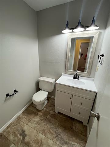 Building Photo - 4919 Lovell Ave