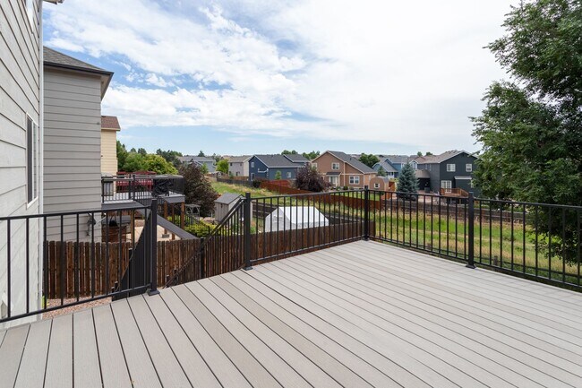 Building Photo - Beautiful 4-bedroom 3-bath located in Stetson Hills!
