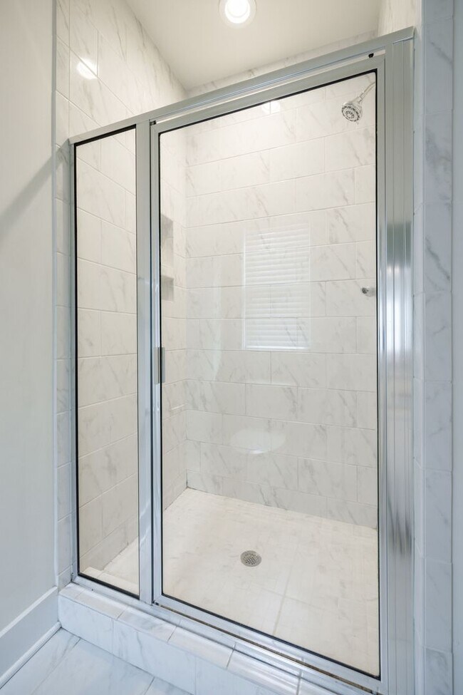 Building Photo - 408 N Robinson St