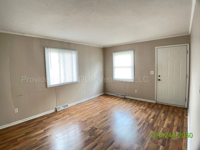 Building Photo - 3 Bedroom 1 Bathroom By Huff Park!!
