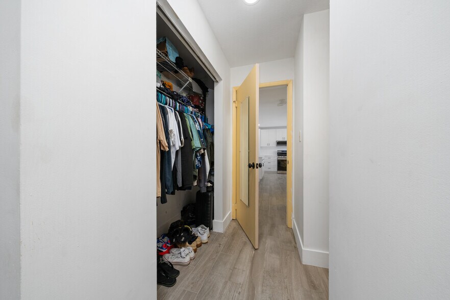 Building Photo - 10737 Larissa St