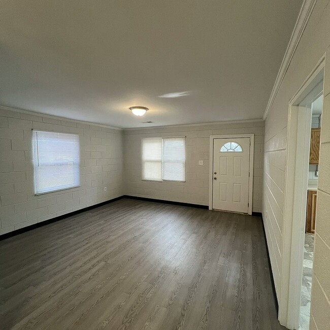 Building Photo - 208 Harper St