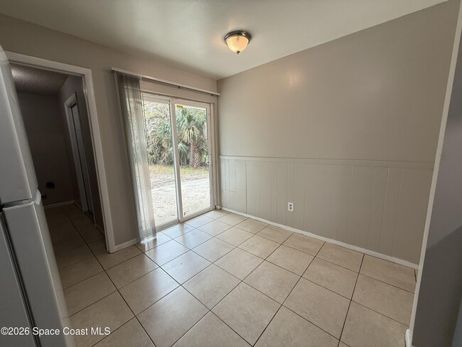 Building Photo - 324 Bay Ave