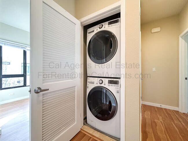 Building Photo - 203 Palisade Dr