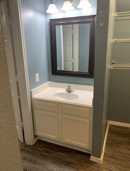 Building Photo - 6918 Heathers Way