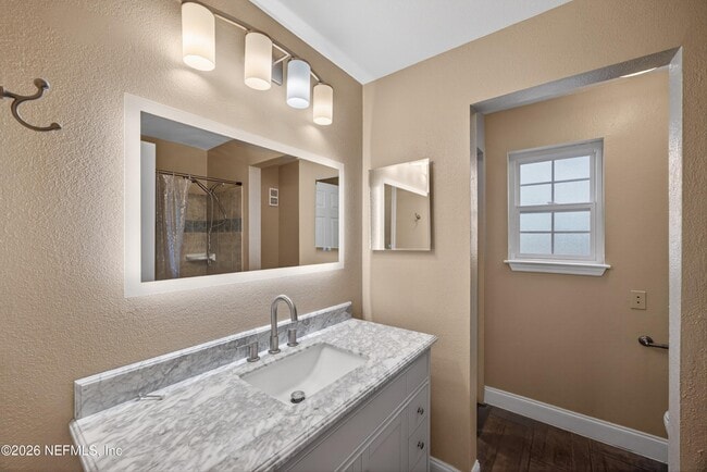 Building Photo - 13810 Sutton Park Dr N