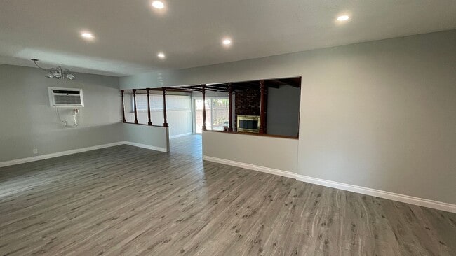 Building Photo - 9555 Glandon St