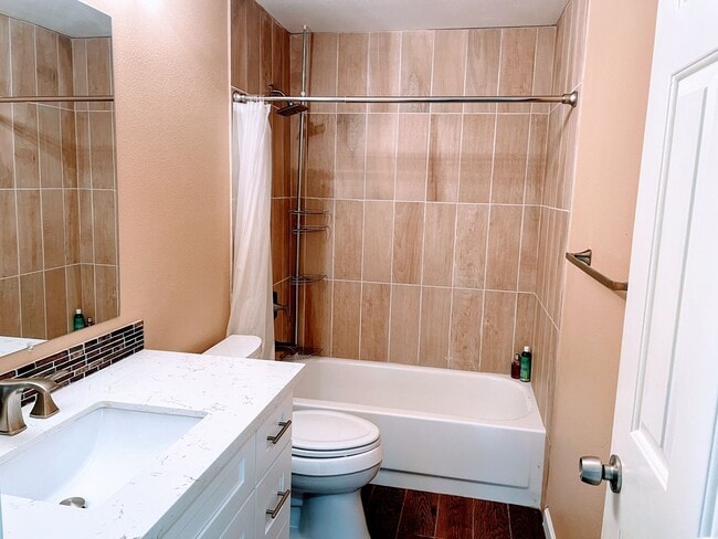 Building Photo - Exquisite Home with 3 Bed and 2.5 Bath in ...