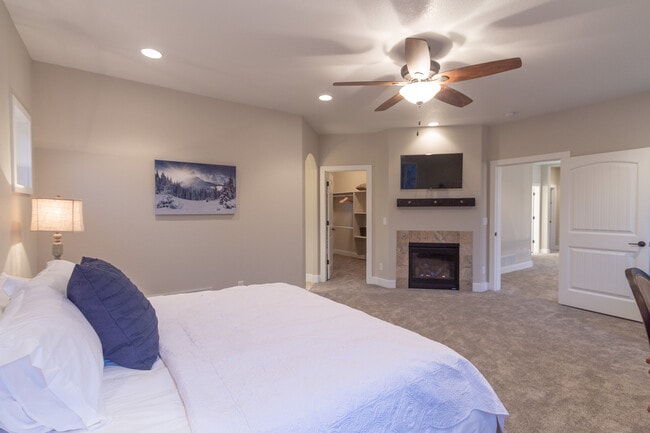 Building Photo - 724 N Walnut St