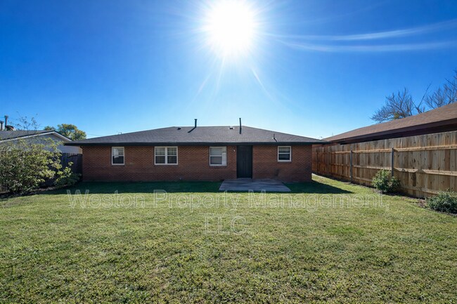 Building Photo - 3229 SE 24th St