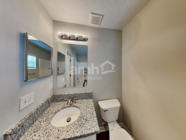 Building Photo - 49 Raintree Place