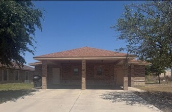 Building Photo - 313 Rosalinda Dr