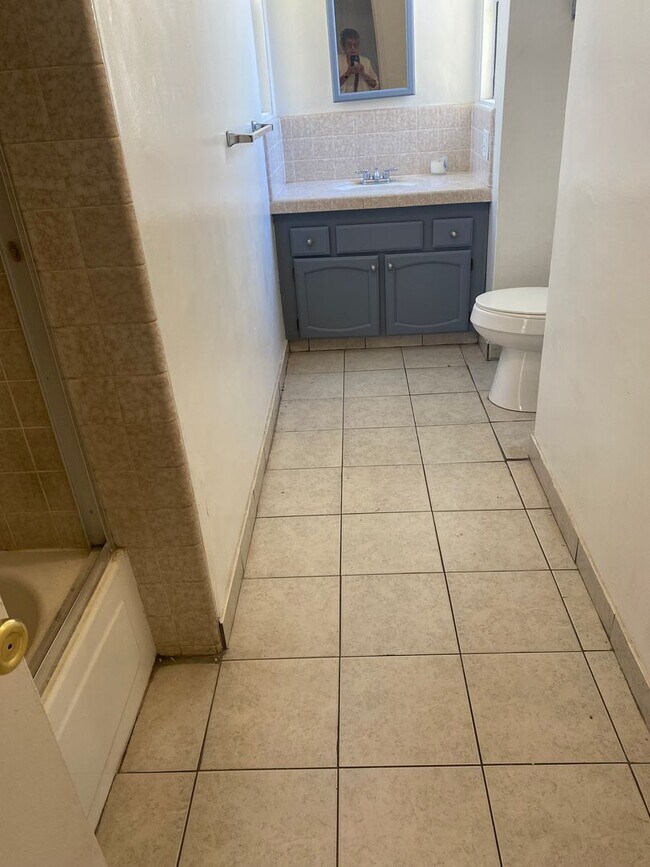 Building Photo - 3 bedroom 2 bath home in Merced