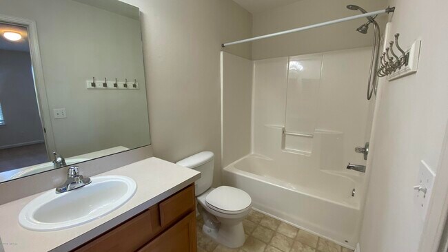 Building Photo - 565 Scrub Jay Dr