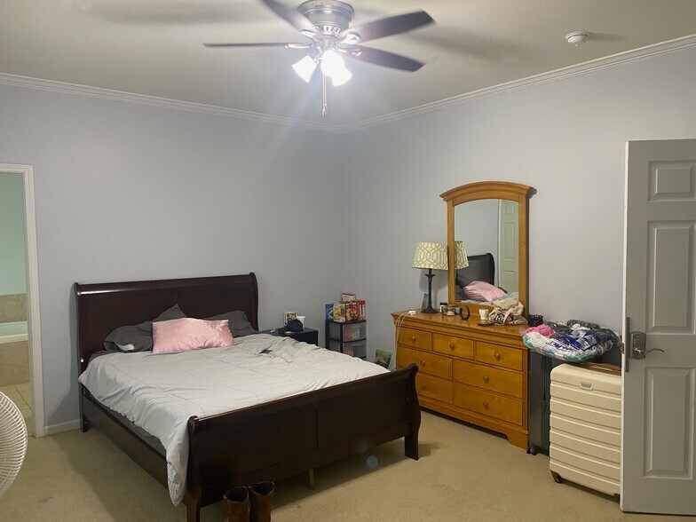Building Photo - 102 Creeks Edge Dr