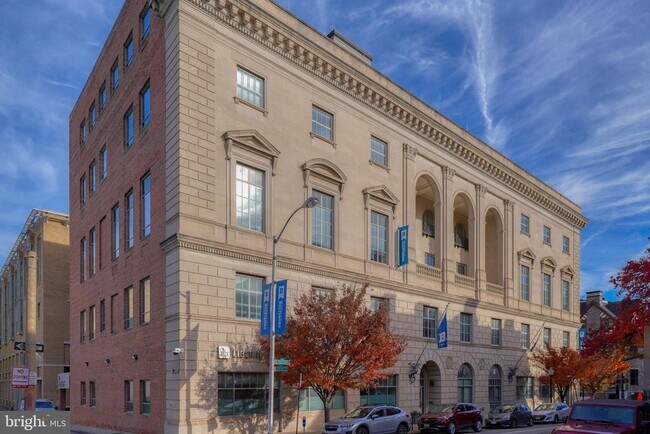 Building Photo - 131 E North Ave