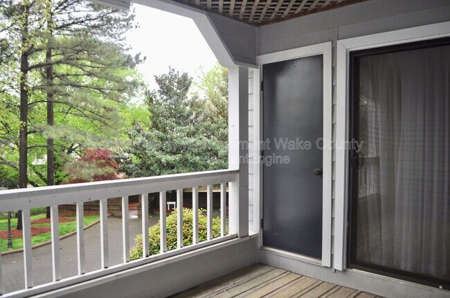 Building Photo - 700 Bishops Park Dr