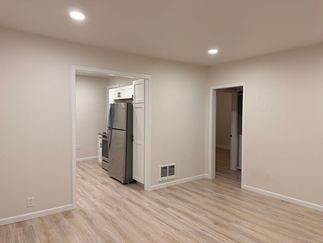 Building Photo - Downtown CDA with Shop!