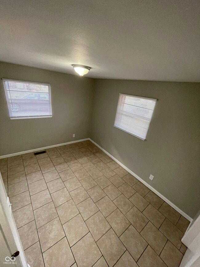 Building Photo - 622 Brewer Pl