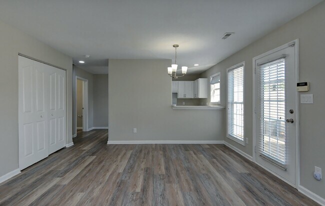 Building Photo - Beautiful 2 bed 2.5 bath Condo. Move-in Re...