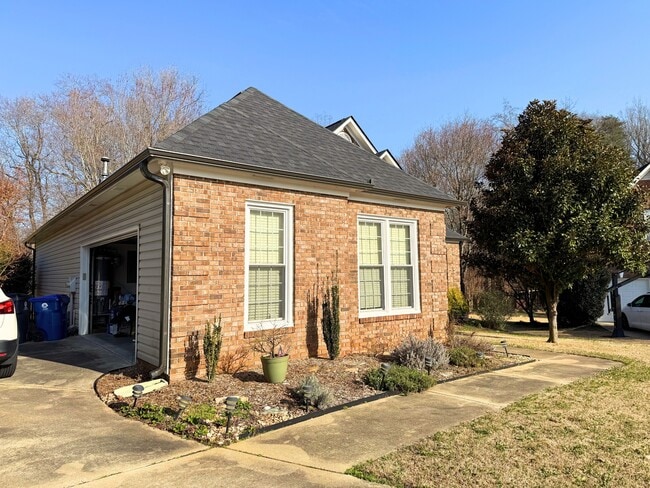 Building Photo - 224 Trotters Ridge Ln