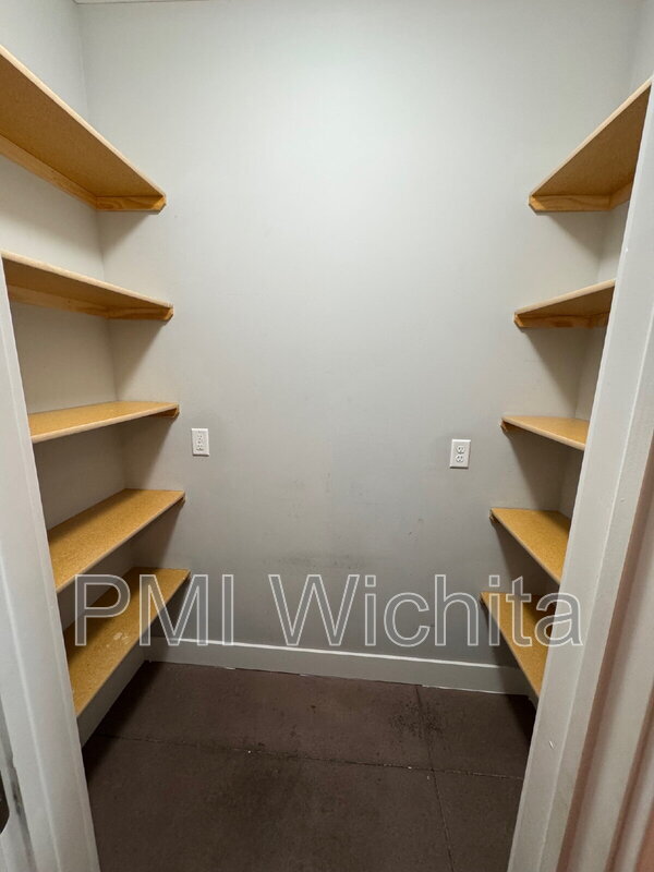 Building Photo - 5542 N Edwards