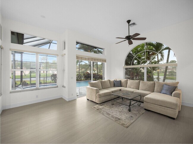 Building Photo - 9070 Cypress Hollow Dr