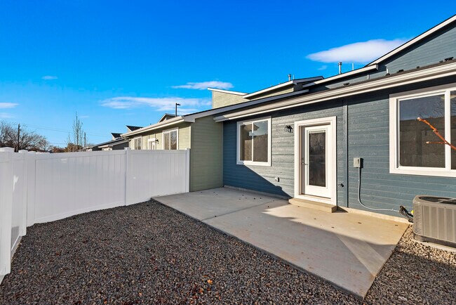 Building Photo - 6330 W Tierra Ln