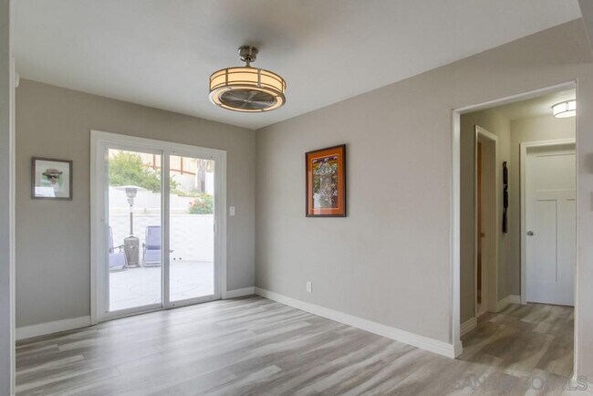 Building Photo - 129 S San Jacinto Dr
