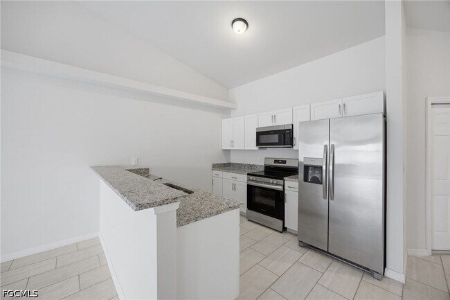 Building Photo - 1426-1428 Cape Coral Pkwy W