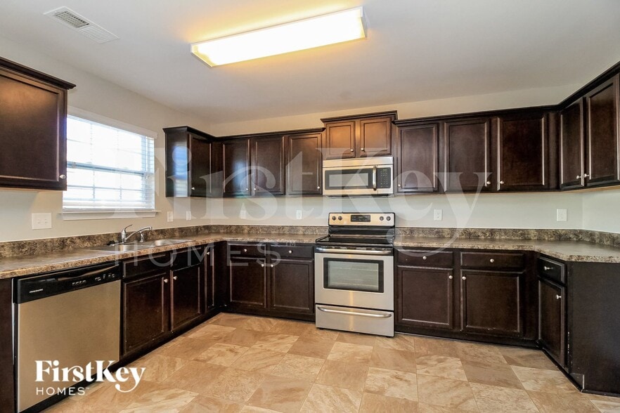 Building Photo - 5369 Northridge Dr