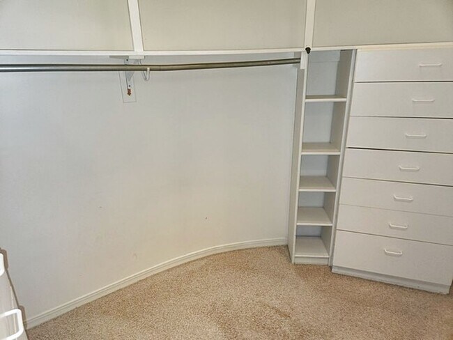 Building Photo - Large Private Luxury Home in Pinebrook  Es...