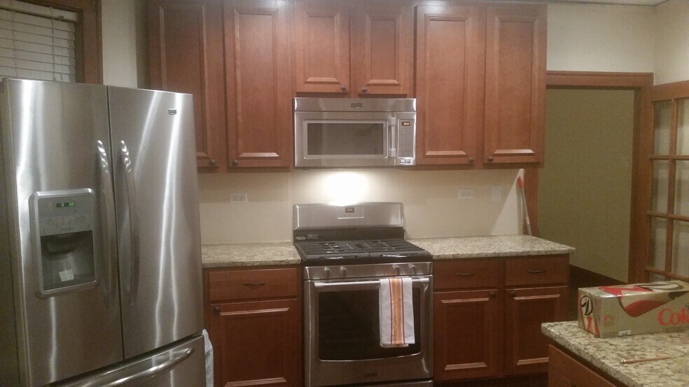 Kitchen - 4149 N Marmora Ave