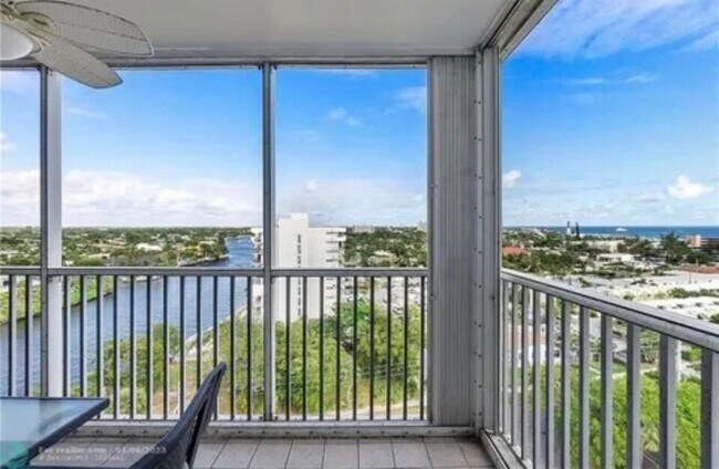 Building Photo - 1505 N Riverside Dr