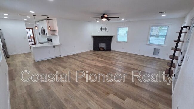 Building Photo - 5420 29th Ave S