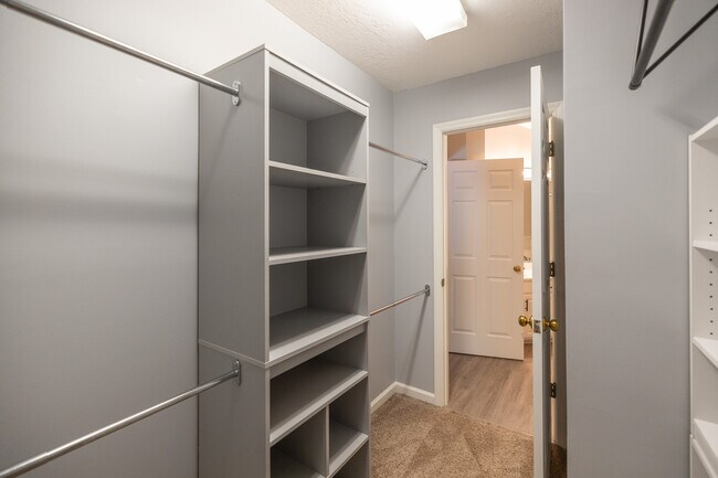 Building Photo - 5516 Oakside Dr