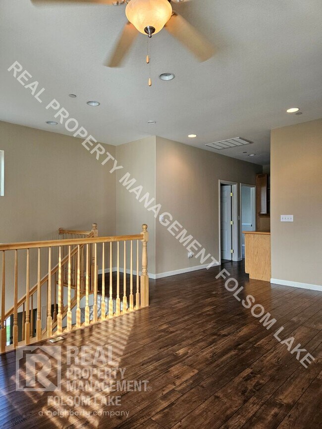 Building Photo - Lincoln Crossing Gated Community 3-Bedroom...