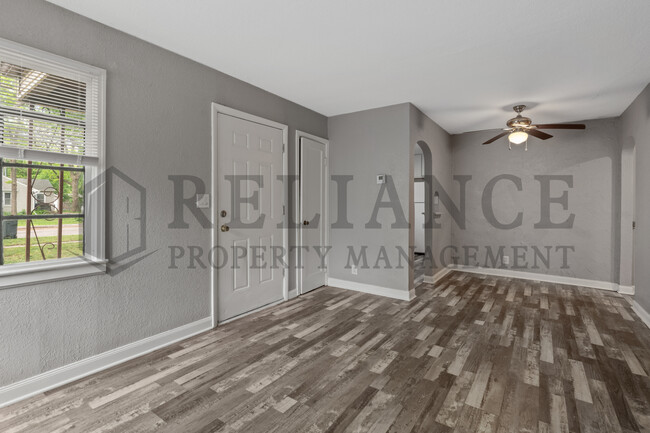 Building Photo - 710 S Pershing St