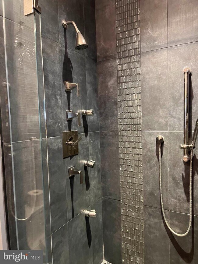 Building Photo - 518 Francis Nicholson Way