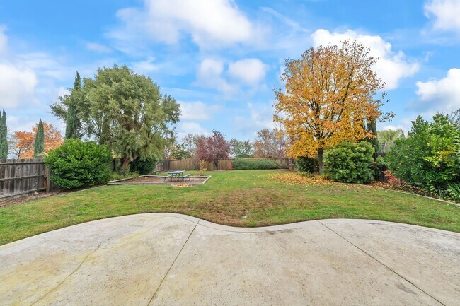 Building Photo - 2120 Stansfield Dr