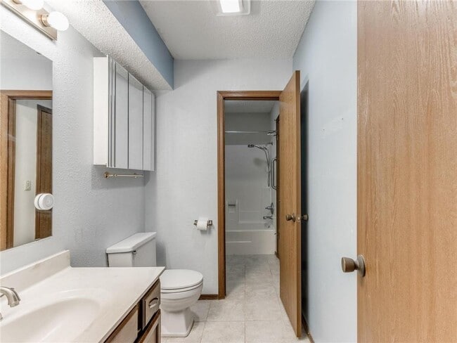 Building Photo - 1220 Sequoyah St