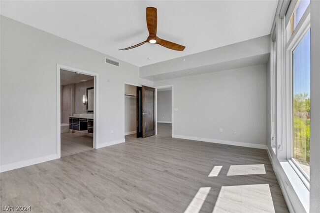 Building Photo - 8925 W Flamingo Rd