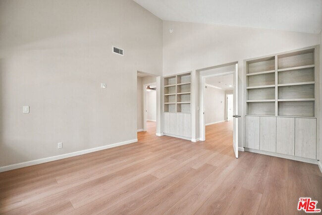 Building Photo - 4324 Park Verdi